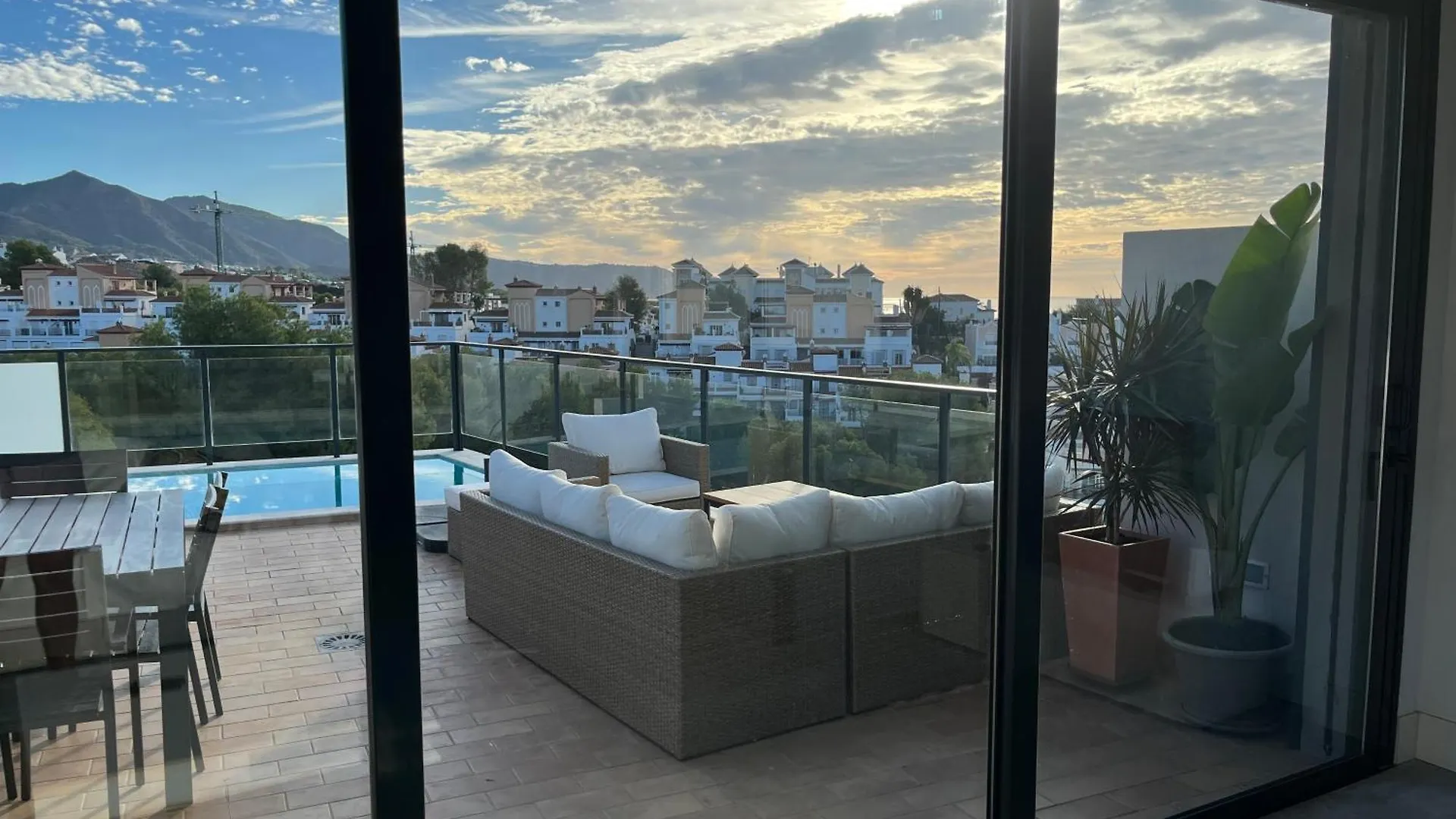 Moderna Villa Mediterranea Nerja Espanha